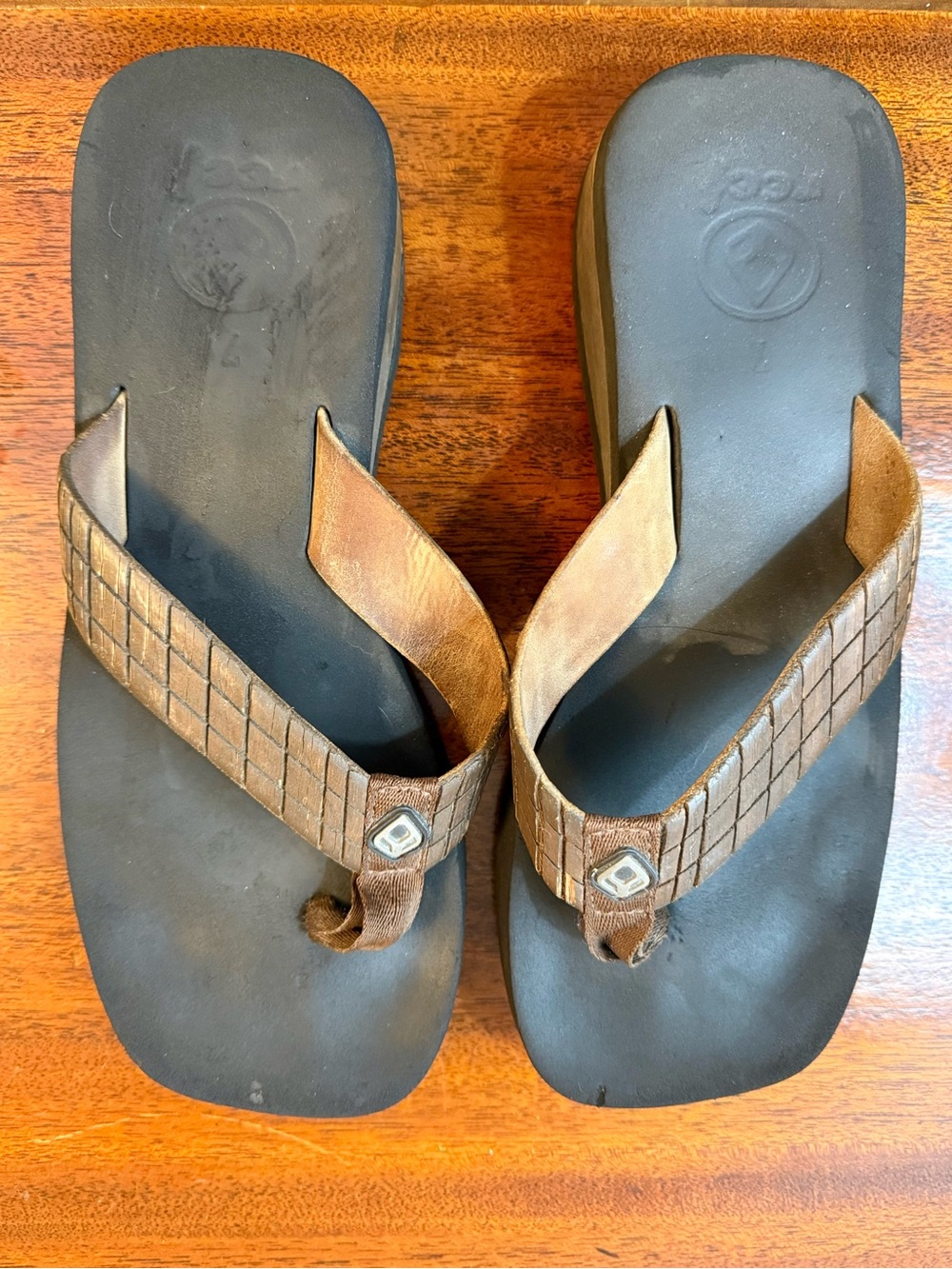 Women’s REEF vintage wooden flip flops. Used. Sz 7